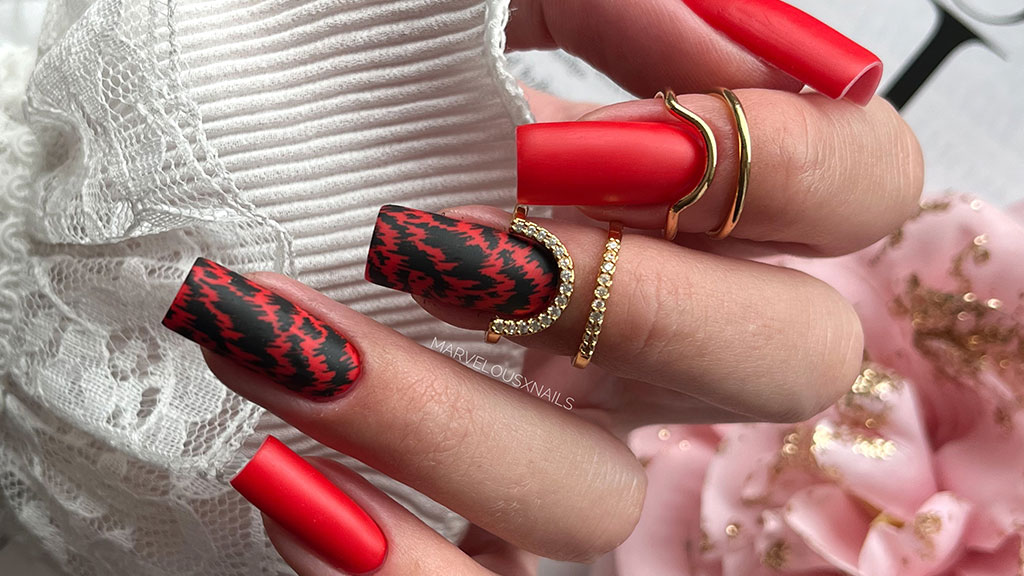 red gel polish
